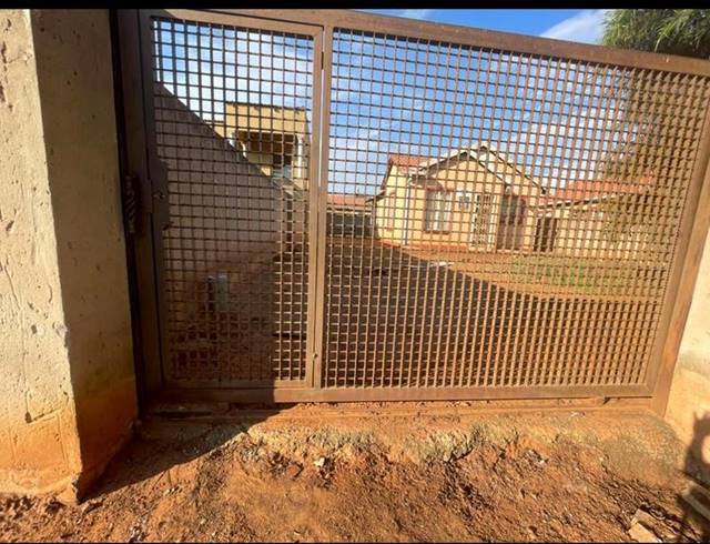 3 BEDROOM PROPERTY TO RENT IN PROTEA GLEN